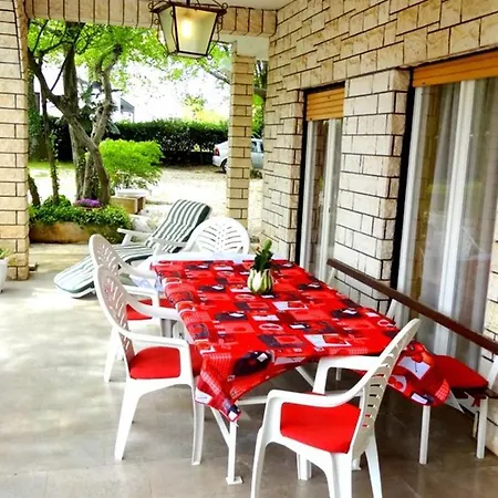 House Elda Beach Area Maj For Maximum 12 Persons 波雷奇