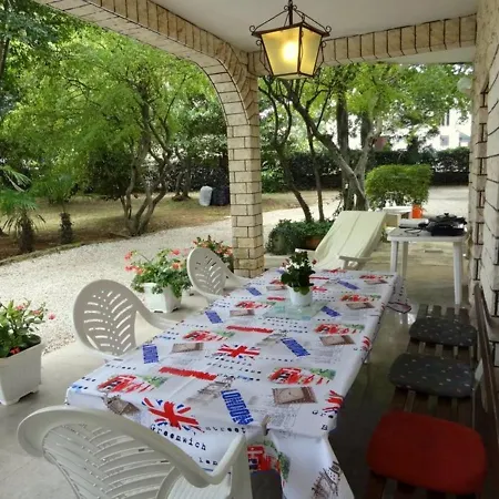 House Elda Beach Area Maj For Maximum 12 Persons 波雷奇