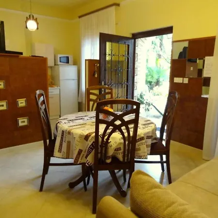 House Elda Beach Area Maj For Maximum 12 Persons 招待所 3*