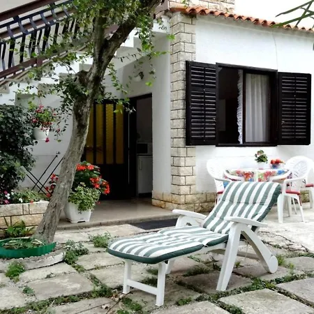 House Elda Beach Area Maj For Maximum 12 Persons ゲストハウス 3*